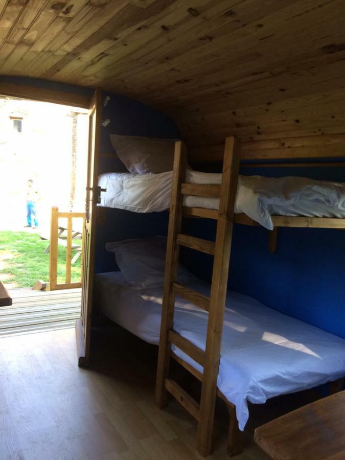 Les Roulottes De L'Airou Hotel Beauchamps  ภายนอก รูปภาพ